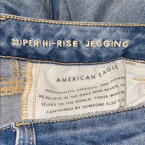 *SOLD* Ripped American Eagle 🦅 Jeans - Picture 7 of 7